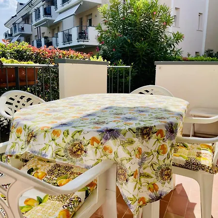 Peaceful Near Center With Pool * シルミオーネ